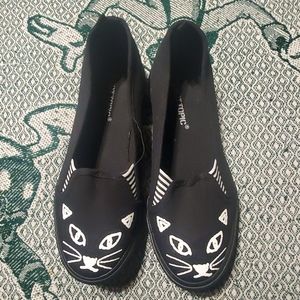 CUTE cat slip on sneakers. HOT TOPIC